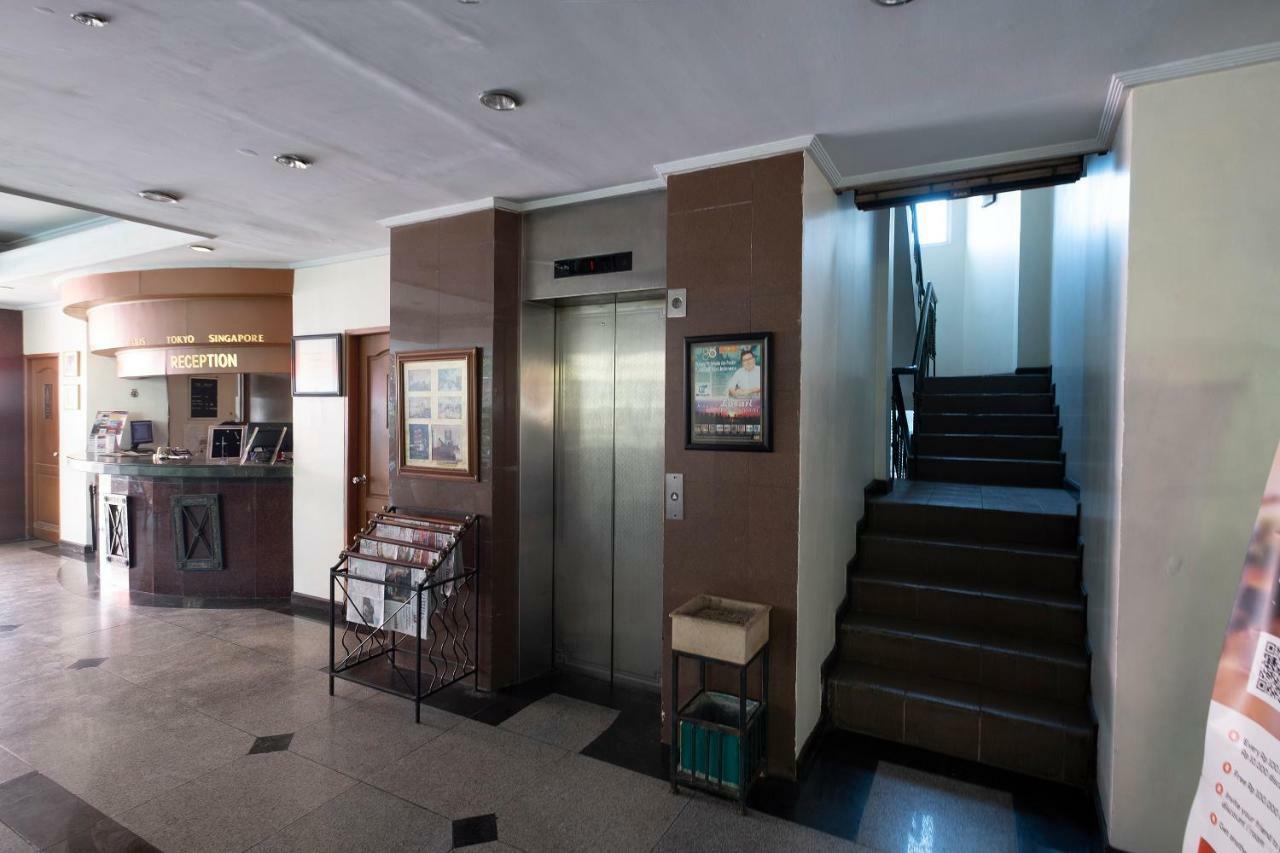 Oyo 628 Losari Metro Makassar Esterno foto