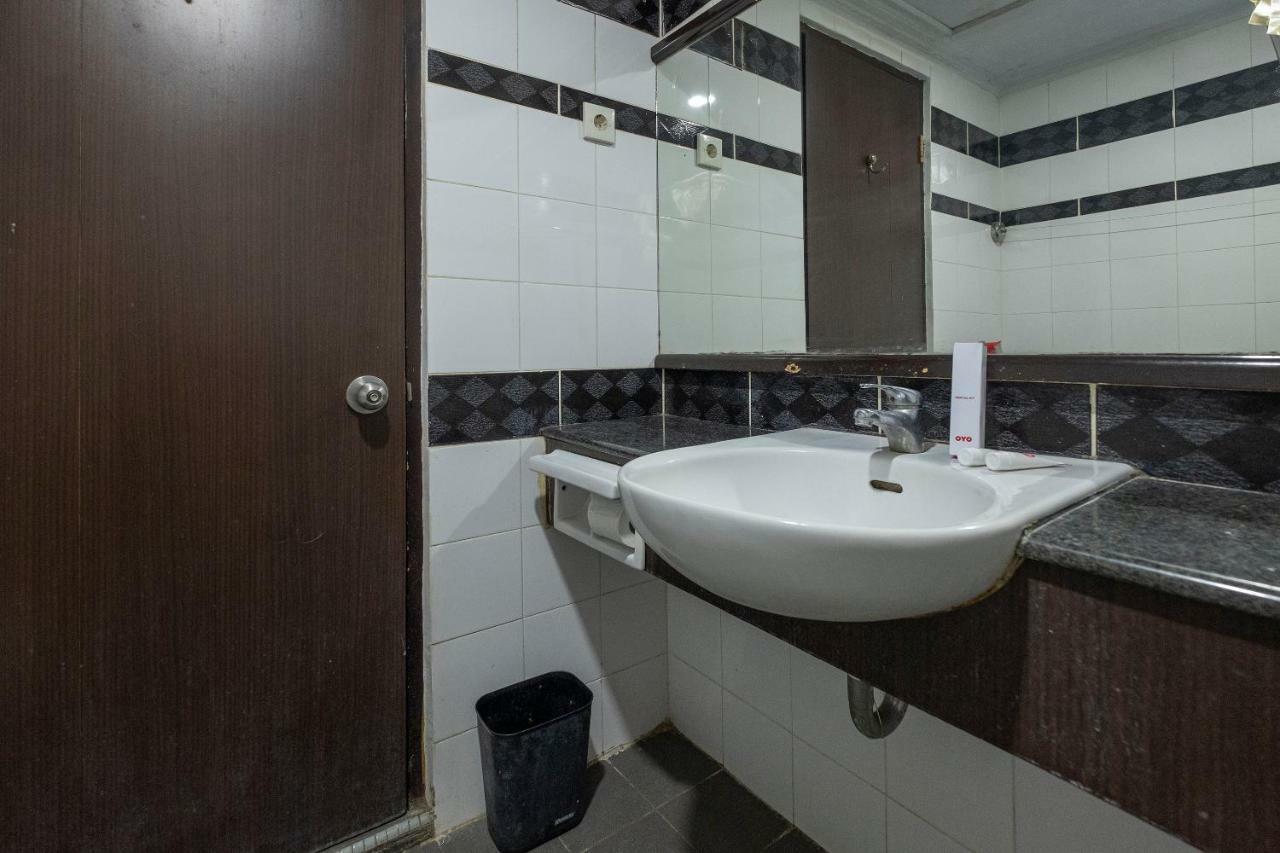 Oyo 628 Losari Metro Makassar Esterno foto
