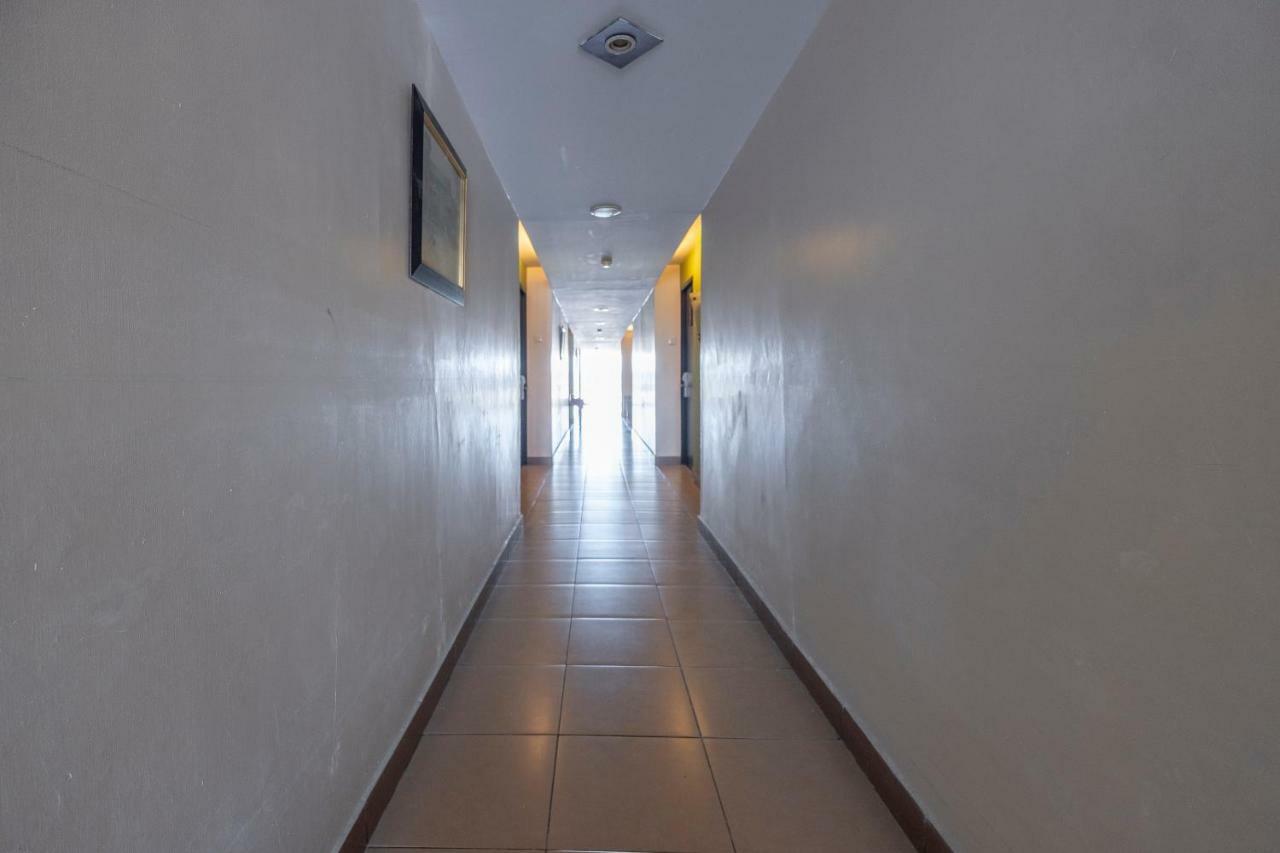 Oyo 628 Losari Metro Makassar Esterno foto